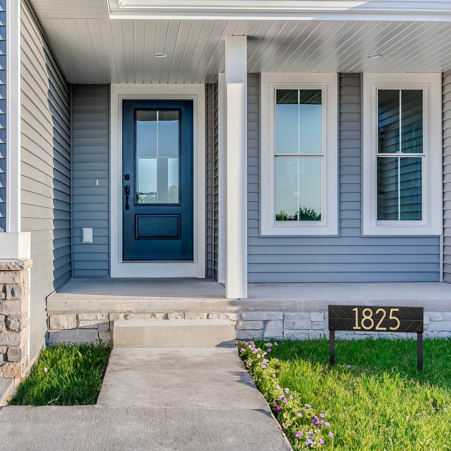 Herringbone Horizontal Standard Lawn Address Plaque - One Line